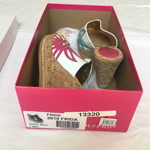 💐Dezario “Frida” White Floral Decorative Mule EUC - Picture 9 of 9